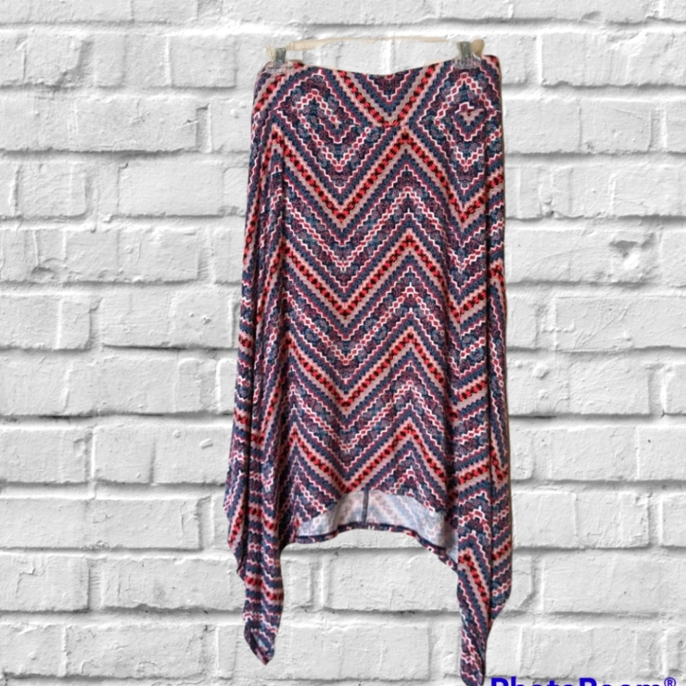 DB Shark Bite Zig Zag Hi Low Skirt Sz. M Dress Barn